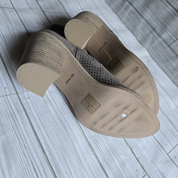 Dolce Vita Shay Leather Taupe Heel Bootie - Picture 5 of 5